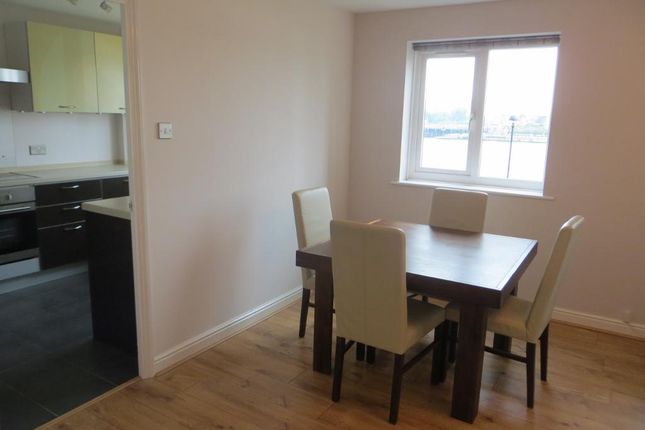 Flat to rent in Ferguson Close, Docklands, London