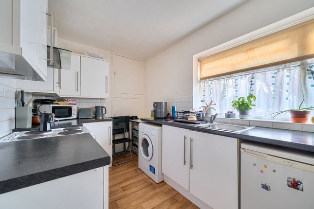 10 Drayton Court,, Lavender Park Road, West Byfleet photo 2