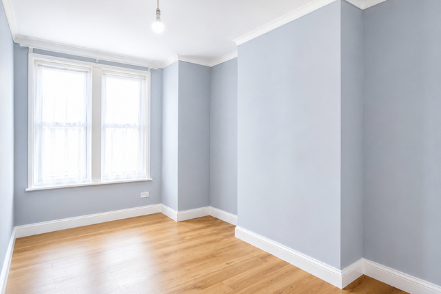 40, Khartoum Road, London photo 2