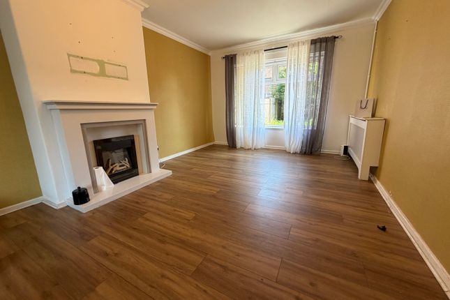75, Eaglesfield Drive, BRADFORD photo 2