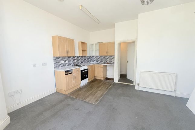 Flat 2, 8, Dalby Square, Margate photo 3