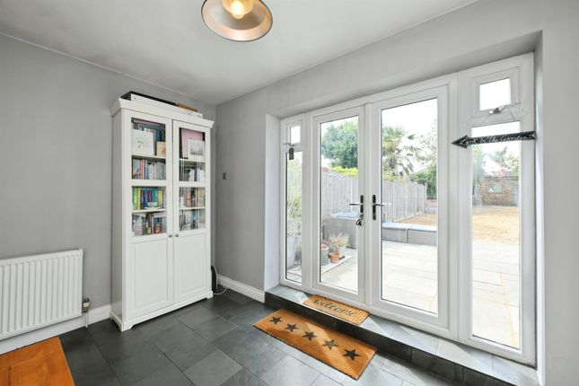 105, Whitley Road, Hoddesdon photo 4
