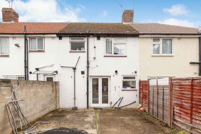 Terraced house for sale in Canterbury Avenue, Slough
