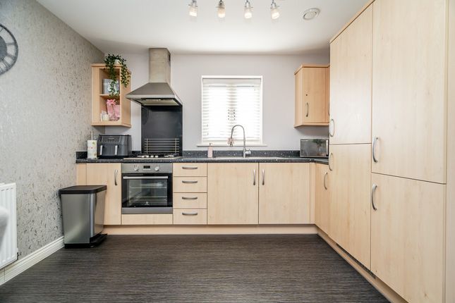 Flat Flat 5, 33, Honduras Gardens, Milton Keynes photo 2