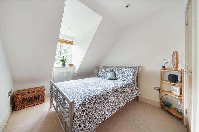 Flat for sale in River Road, Taplow, Maidenhead