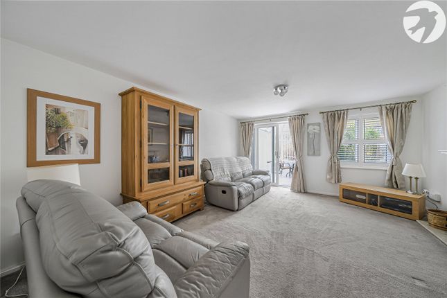 9, Foord Close, Dartford photo 3