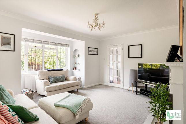 53, Lincoln Drive, Woking photo 4