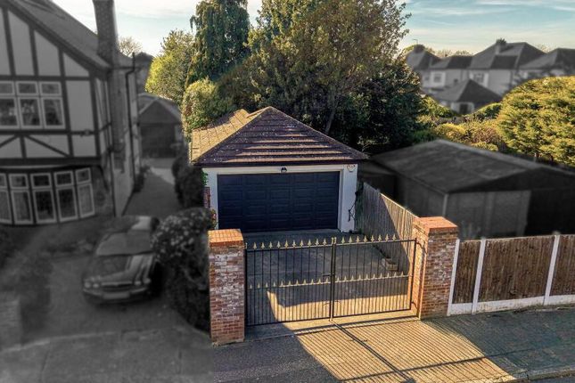 17, Tawny Avenue, Upminster photo 4