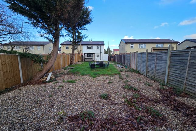 16, LUTON photo 4