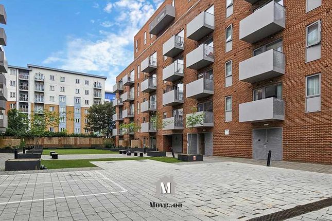 Thumbnail Flat for sale in Steel House, The Metalworks, Petersfield Avenue, Slough