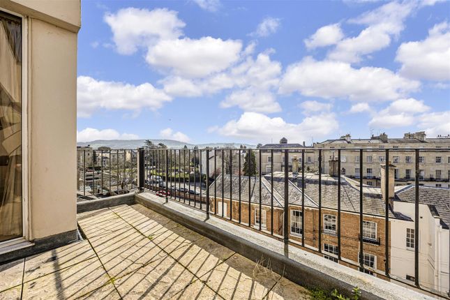 Flat 2, 10, Queens Parade, Cheltenham photo 5