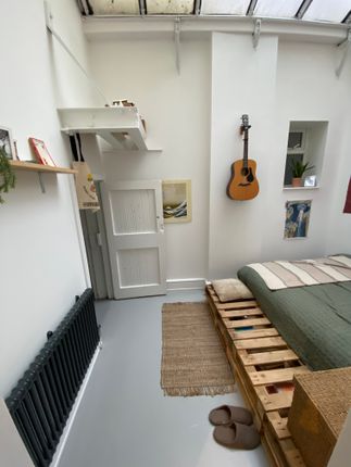 Flat to rent in Dalston Lane, Hackney