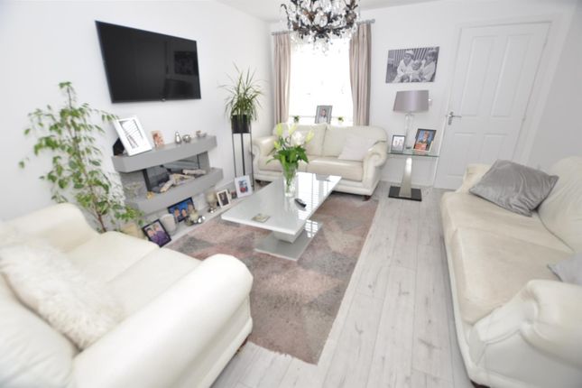 15, Maes Elen, Carmarthen photo 3