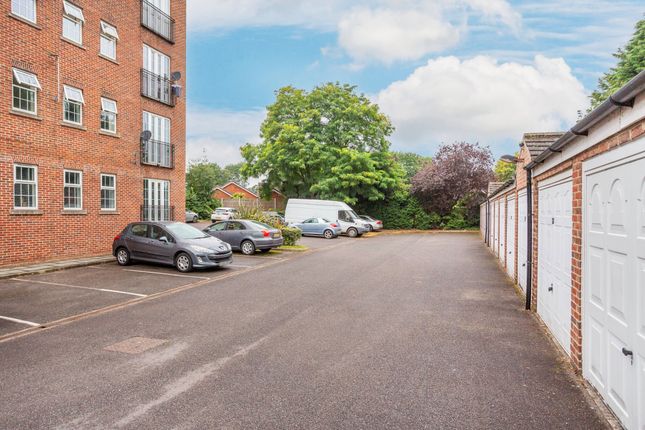 Flat for sale in Bawtry Road, Doncaster
