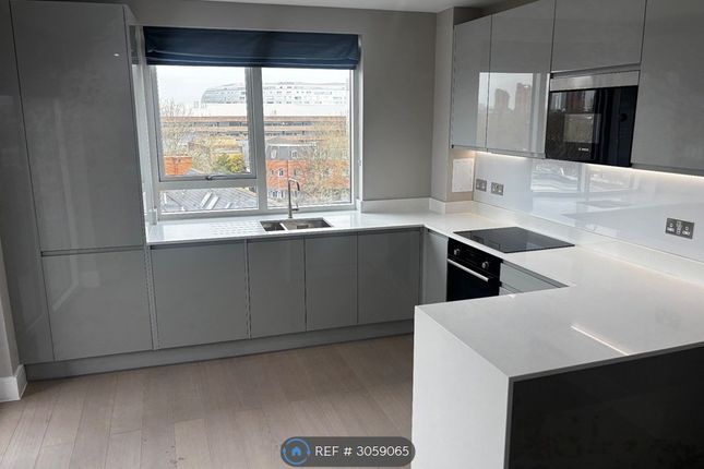 Flat, Hyde Apartments Hyde Lane, London photo 3