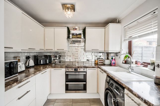32 Standingford, Harlow photo 2