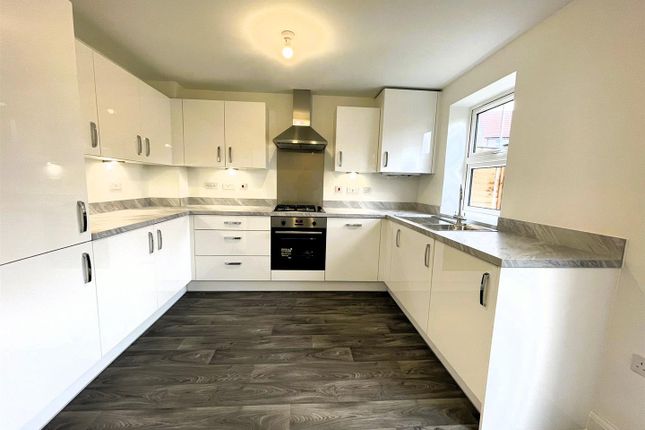 82, Manor Road, Newent photo 3