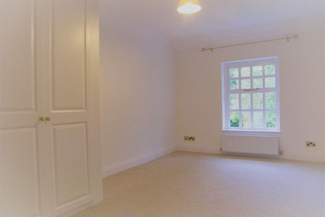 Flat to rent in Ockham Road South, East Horsley, Leatherhead