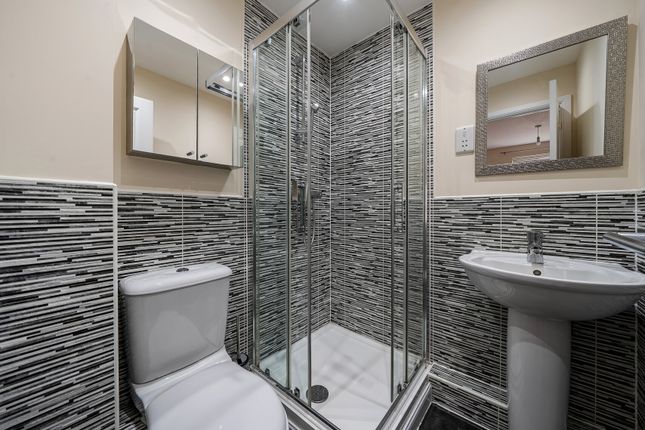 Flat 2, 2, Lasborough Drive, Gloucester photo 4