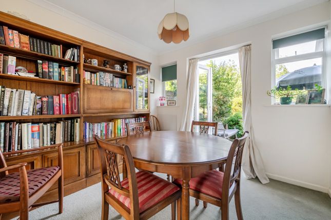 27, The Greenwood, Surrey photo 4
