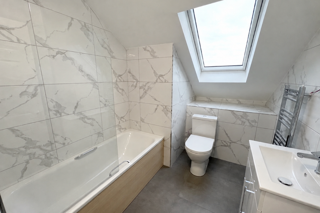 25 Percy Road, London photo 5