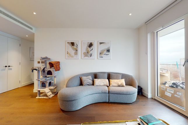 Flat to rent in Belvedere Row Apartments, White City