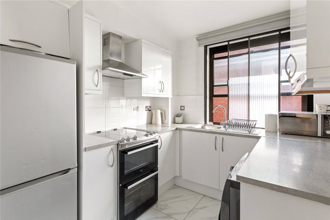 Flat 14,, Cameret Court, Holland Park photo 3