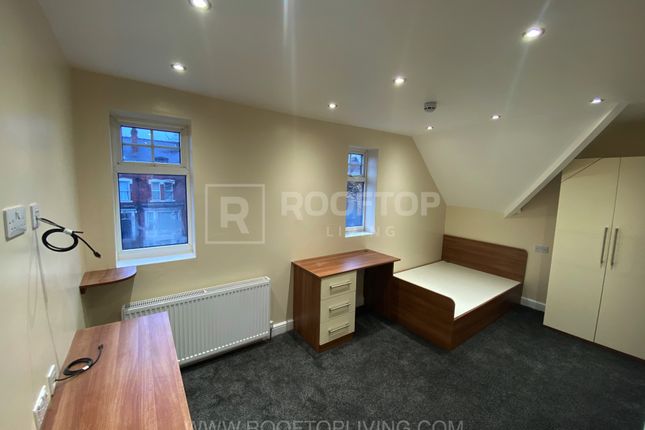 Terraced house to rent in St. Michaels Villas, Leeds