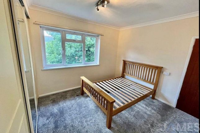 4, Blake Gardens, Dartford photo 3