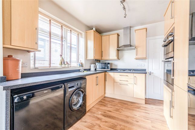 39, Queen Marys Drive, Addlestone photo 4