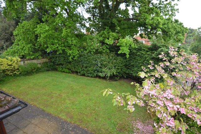 9, Weylands Park, Weybridge photo 2