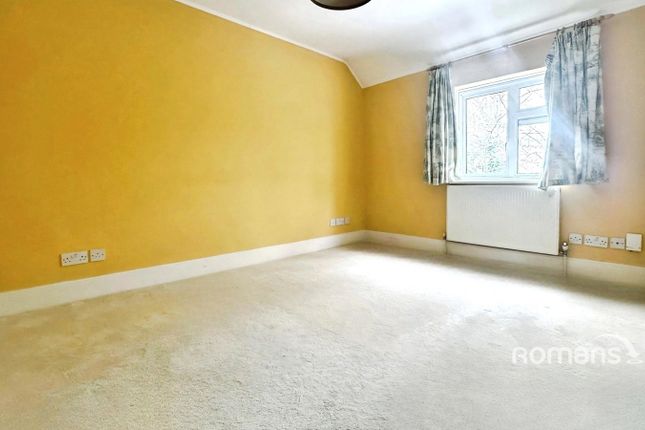 8, Lynch Close, Uxbridge photo 5