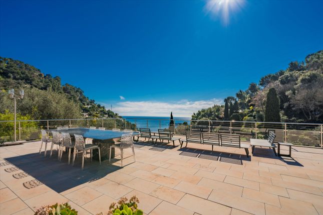 Villa for sale in Villefranche-Sur-Mer, Alpes-Maritimes, Provence-Alpes-Côte d`Azur, France