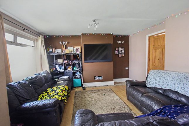 22, Conway Court, Caerphilly photo 2