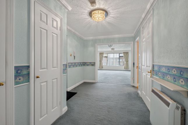 2 Farington Acres, Vale Road, Weybridge photo 3