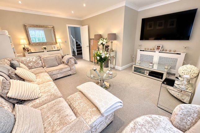Greensleeves Drive, Brentwood photo 2