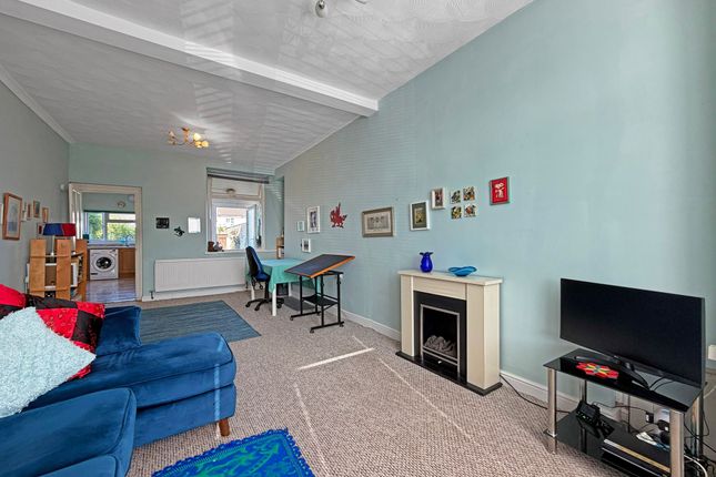 12 Lower Glyn Gwyn Street, Caerphilly photo 4