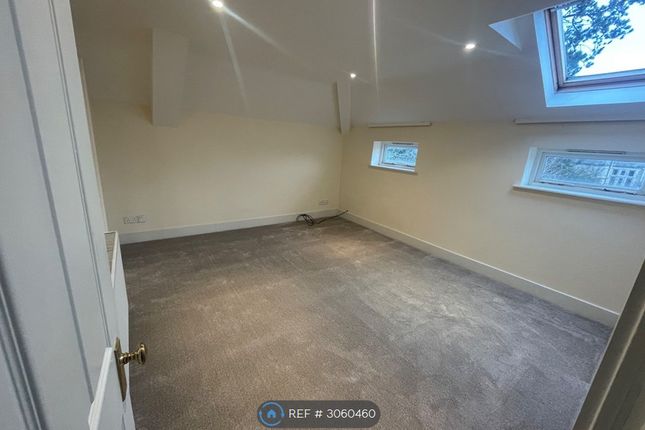 Flat, Victoria Court Church Street, Cirencester photo 2