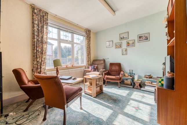 11 Alexandra Avenue, Great Yarmouth photo 3