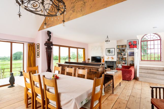Dining/Sitting Area