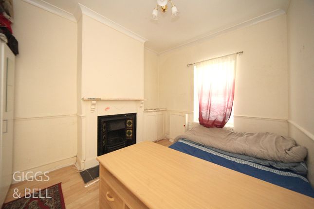 Terraced house for sale in Kingsland Road, Luton, Bedfordshire