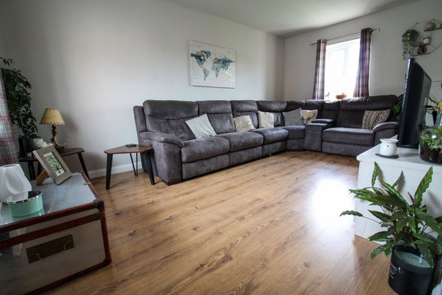 27, Margaret Close, Gainsborough photo 4