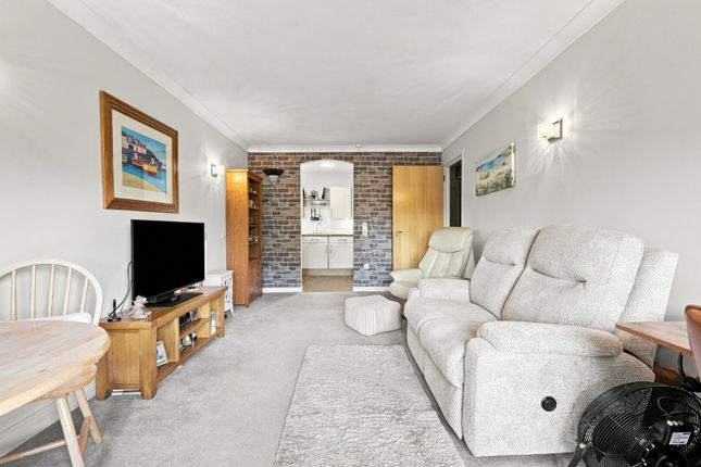 Flat 23, Oak Lodge, 56 Cambridge Road, Wanstead photo 4