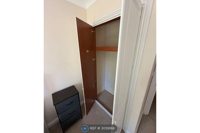 Flat, Abbey Court Hale Lane, Edgware photo 3