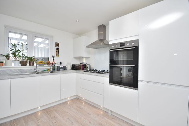58, Eleanor Drive, Wellingborough photo 4