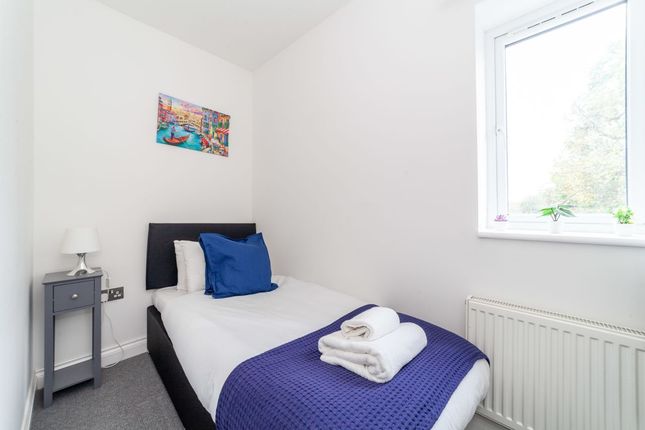 Flat to rent in Meerbrook Road, London