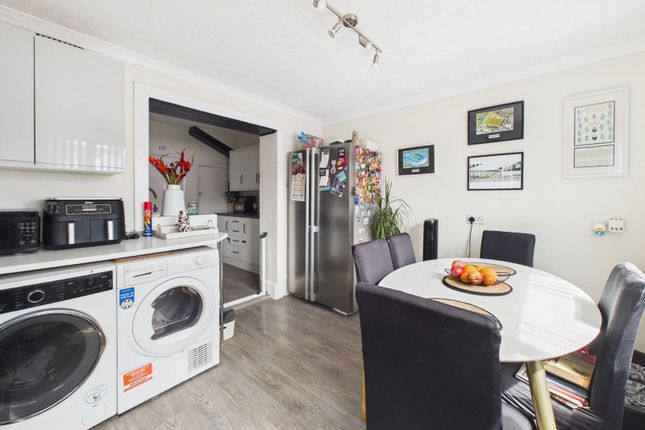 52, Ham Way, Worthing photo 4