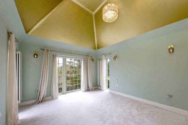 Country house for sale in Crispin Way, Farnham Common, Slough, Buckinghamshire
