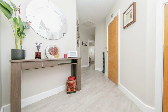 Flat for sale in Clarendon Way, Colchester
