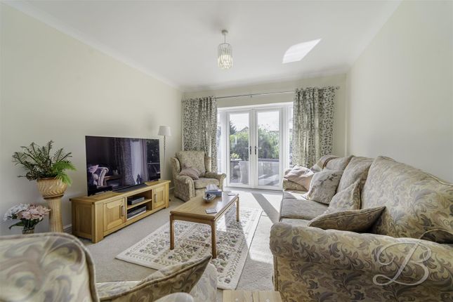 10, Chatsworth Close, Mansfield photo 3